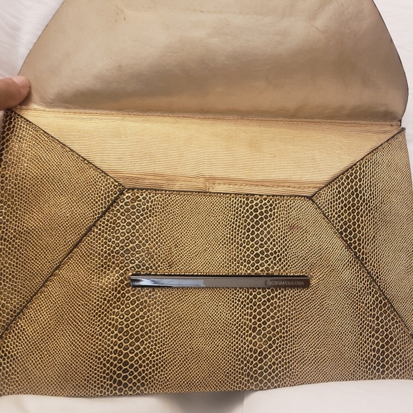 Bcbgmaxazria envelop embossed snakeskin clutch bag - Picture 2 of 3